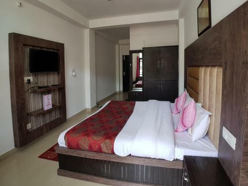 Hotel Satyadev Grand