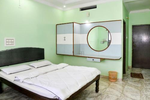 Hotel Spot On 43993 Savi Sagar Boarding & Lodging