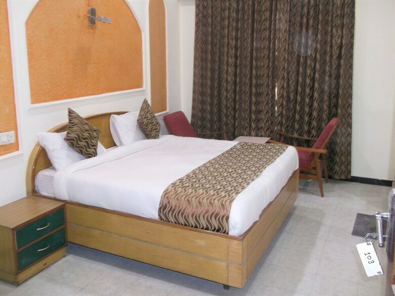 Oyo 8955 Hotel Bobina
