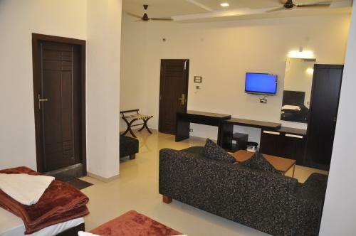 The Sslr Hotel