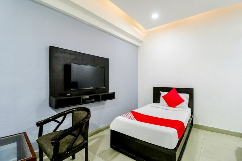 Hotel Oyo 12230 Rockwood Inn