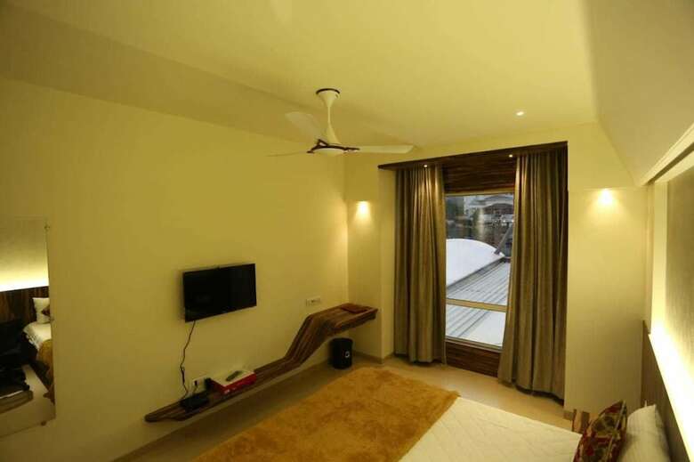 Hotel Grand Parivaar