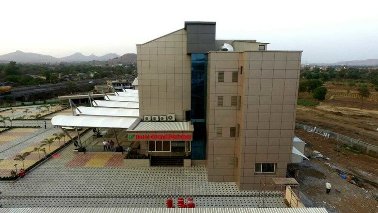 Hotel Grand Parivaar
