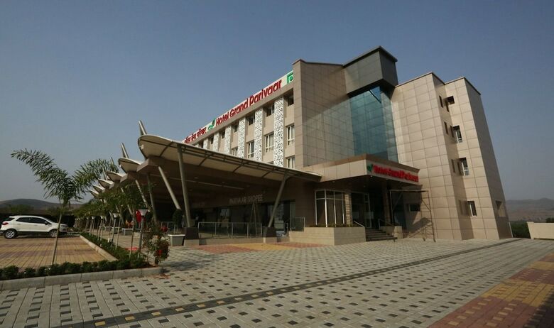 Hotel Grand Parivaar
