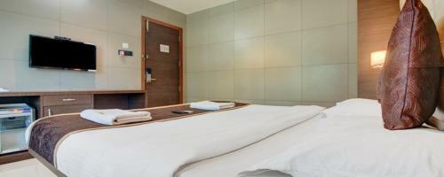Lodge Hotel Leela