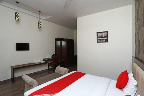 Capital O 2855 Hotel Sanskriti Greens