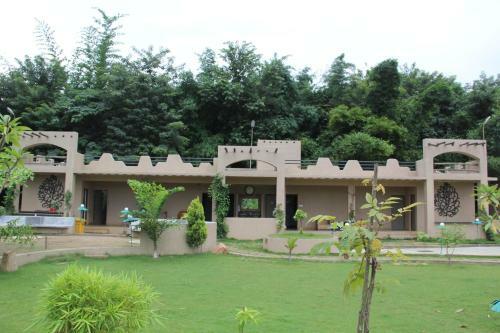 Hotel Tathastu Resort