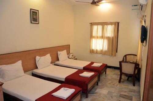 Hotel Raya's