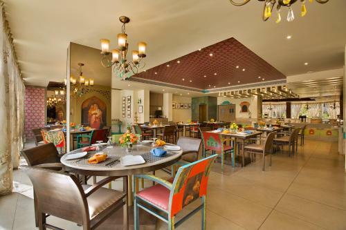 Hotel The Baroda Residency