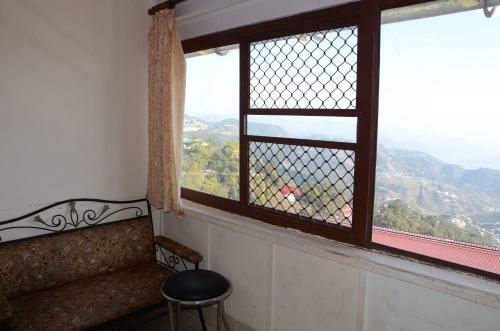 Hotel Whispering Windows
