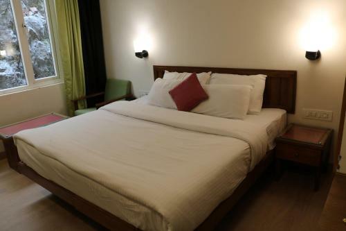 The Three Oaks Boutique Hotel