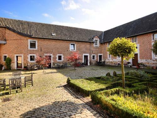 Hof Van Aken III
