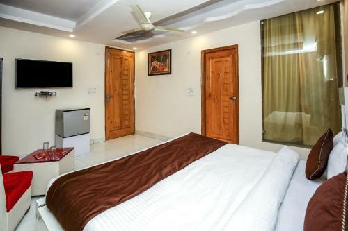 Oyo 10558 Hotel Qlark