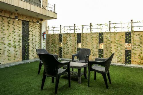 Oyo 10558 Hotel Qlark
