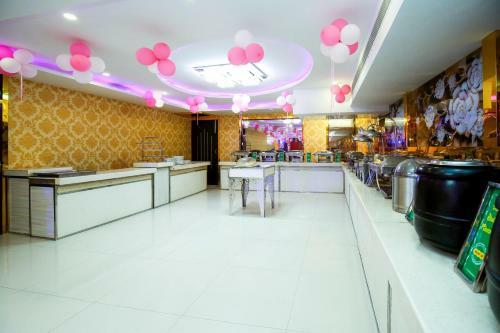 Oyo 10558 Hotel Qlark