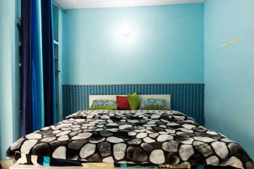 Hiatus' Doors (homestay)