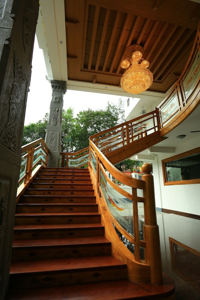 Hotel Rb Palace