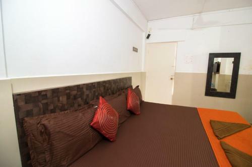 Hotel Travellers Inn