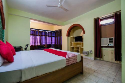 Hotel Oyo 23043 Grand Ar Residency