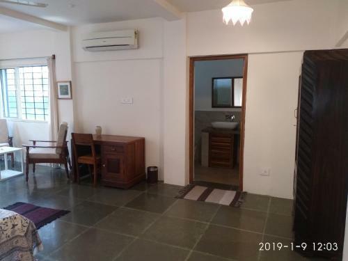 Hostal Isai Ambalam Guest House