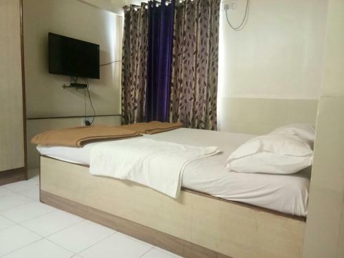 Lodge Hotel Chandan Residency
