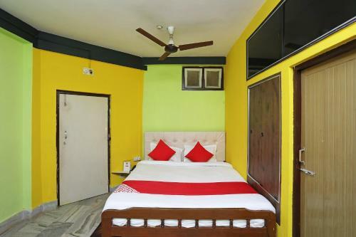 Oyo 22892 Hotel Divine
