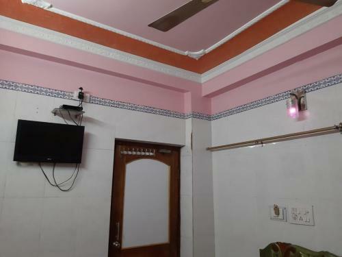 Hotel Goroomgo Sureswory Pampa Puri