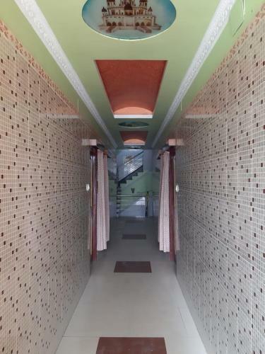 Hotel Goroomgo Sureswory Pampa Puri