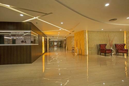 M Crown Hotel