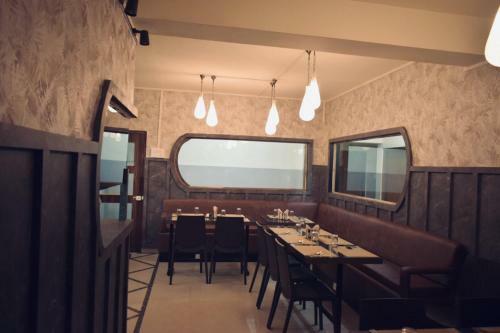 Hotel Travellers Inn