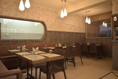 Hotel Travellers Inn