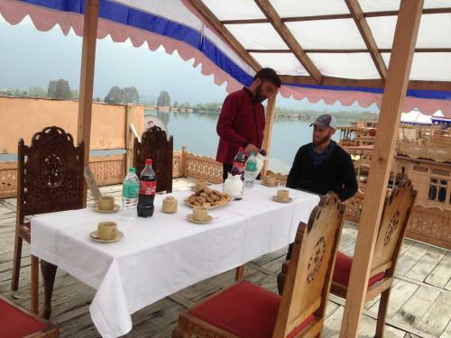 Hotel Zaffer Group Of Houseboats