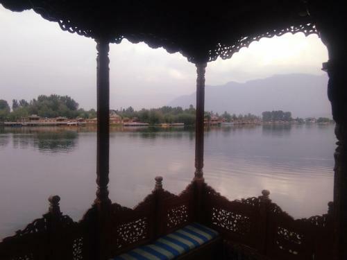 Goona Land Kings Throne