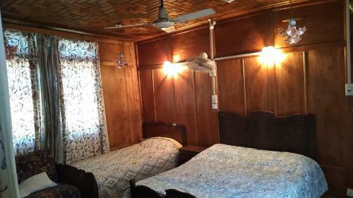 Hotel Houseboat Dukewell