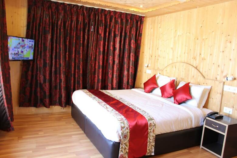 Hotel Nigeen Lake View Resort