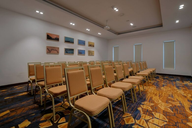 Hotel Courtyard By Marriott Surat