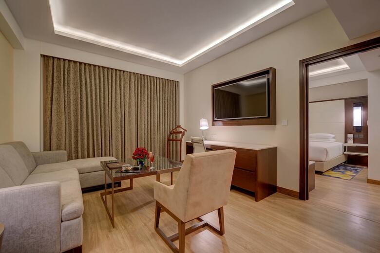 Hotel Courtyard By Marriott Surat