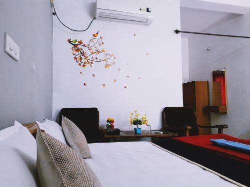 Hotel Narmada Palace