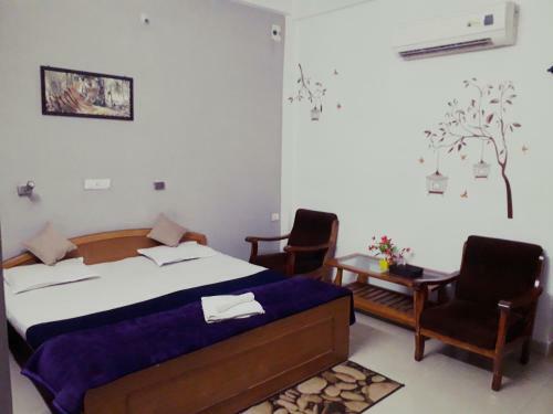 Hotel Narmada Palace