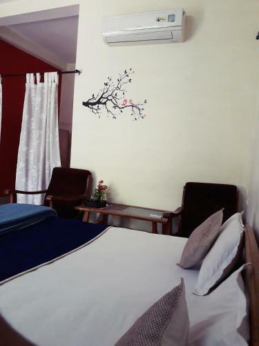 Hotel Narmada Palace
