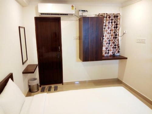 Hotel Aakash Temple View