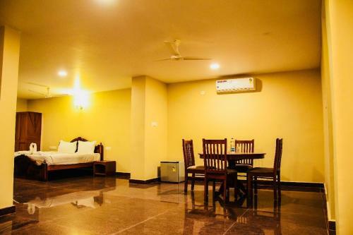 Hotel Poppys Tower Tiruppur