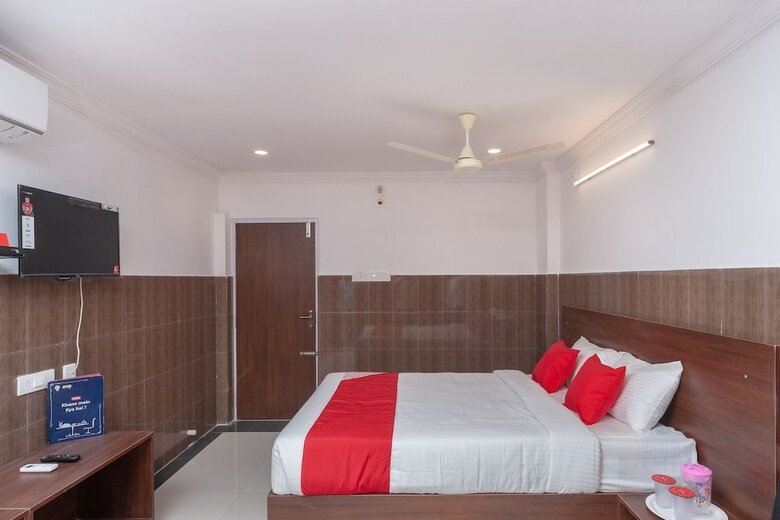 Capital O 27775 Hotel Srinivasa Residency