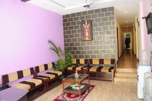 Lodge Sgs Residency