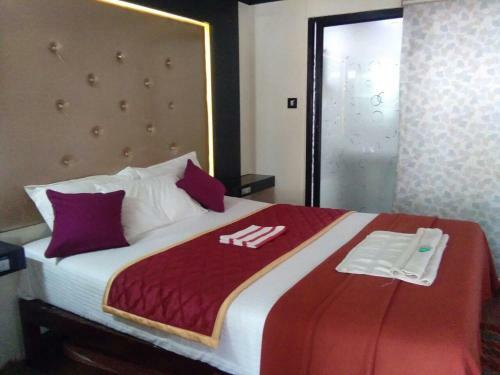 Kuttanaad Houseboats
