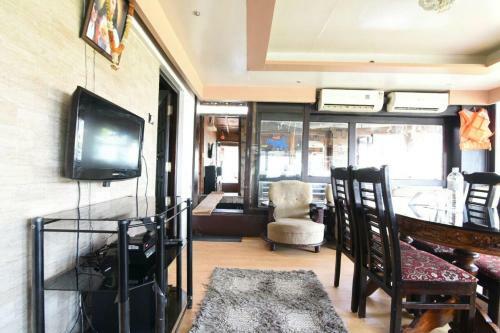 Kuttanaad Houseboats