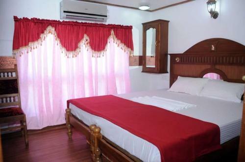 Kuttanaad Houseboats