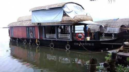 Kuttanaad Houseboats