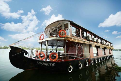 Kuttanaad Houseboats