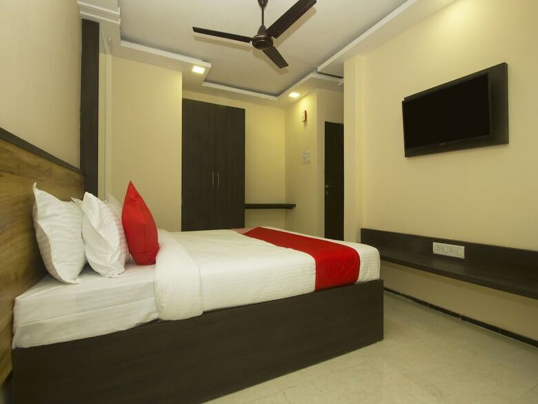 Oyo 17393 Hotel Elite Plaza